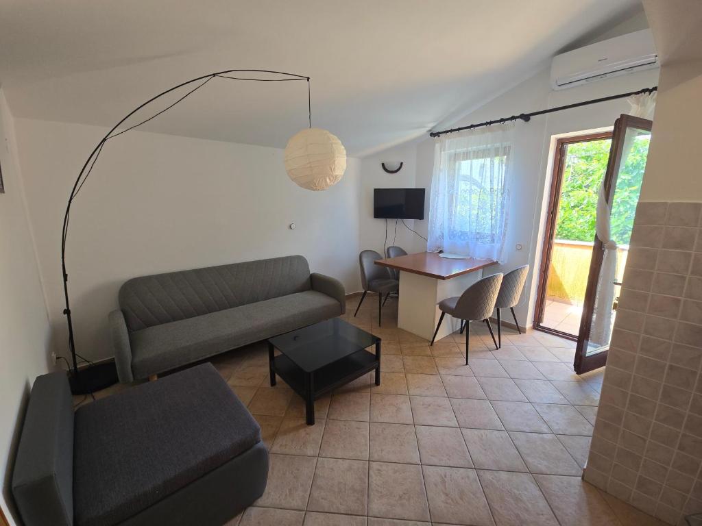 One-Bedroom Apartment main view